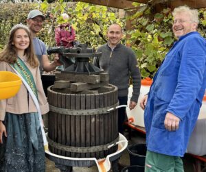Ein Mostfest der Superlative –Obstbauverein Böblingen begeistert trotz durchwachsenem Wetter
